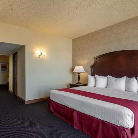 Shoreline Inn & Conference Center, Ascend Hotel Collection Muskegon Bagian luar foto