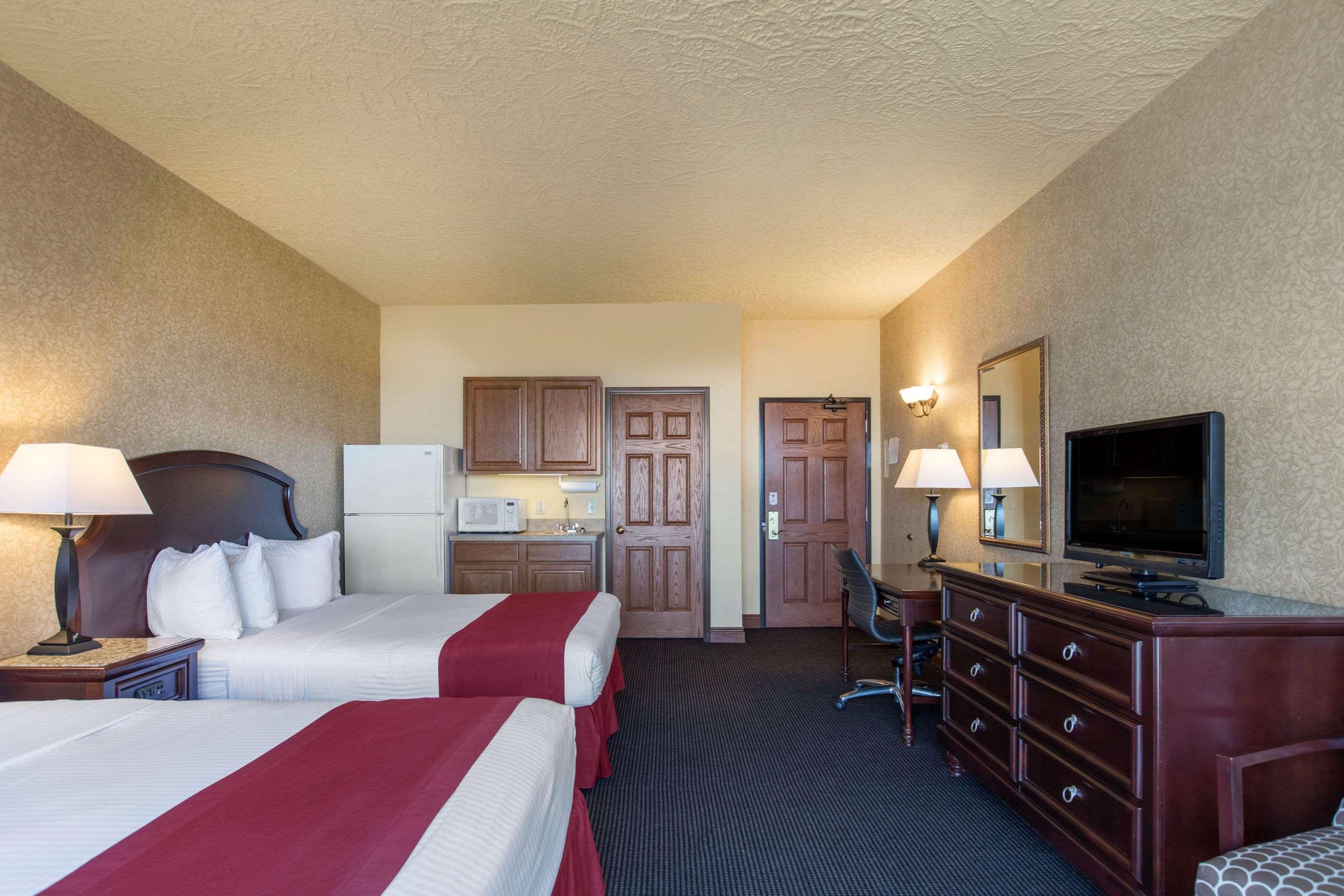 Shoreline Inn & Conference Center, Ascend Hotel Collection Muskegon Bagian luar foto