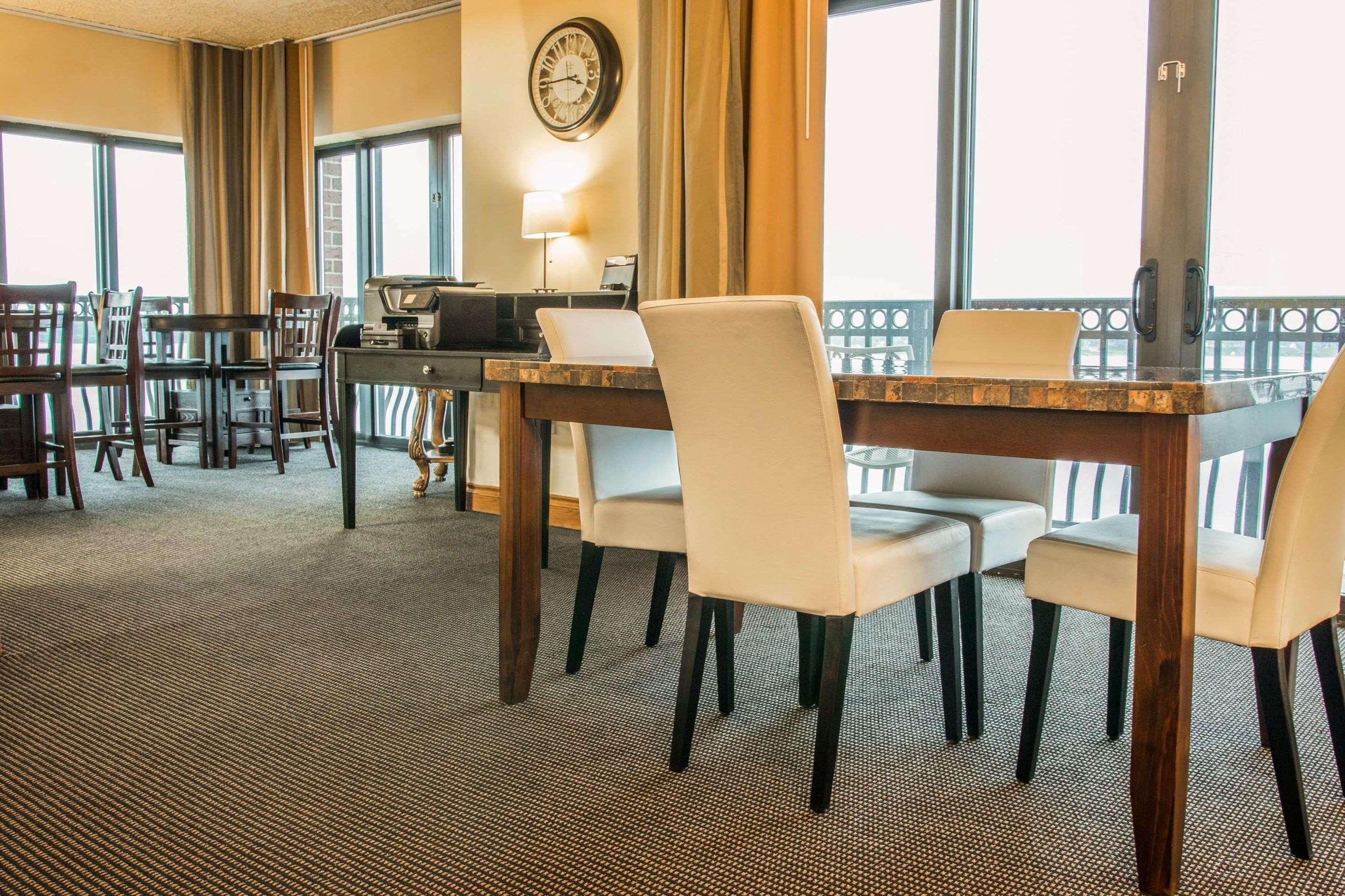 Shoreline Inn & Conference Center, Ascend Hotel Collection Muskegon Bagian luar foto