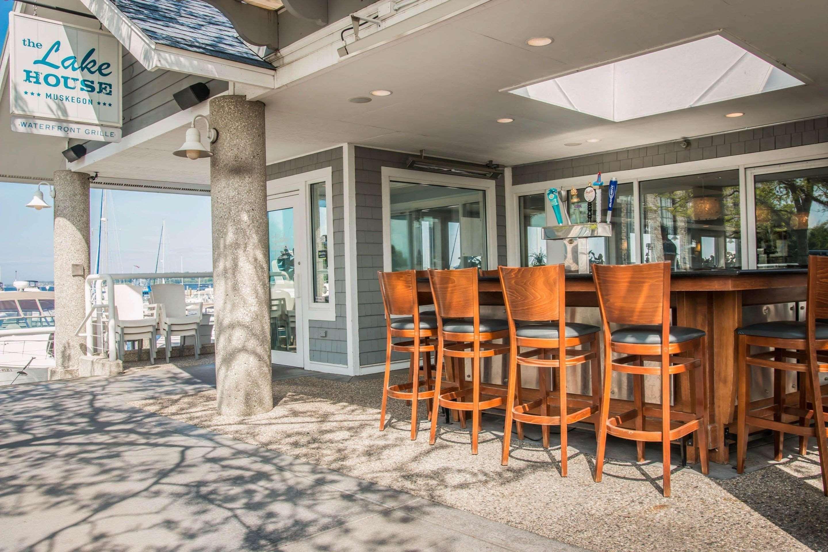 Shoreline Inn & Conference Center, Ascend Hotel Collection Muskegon Bagian luar foto