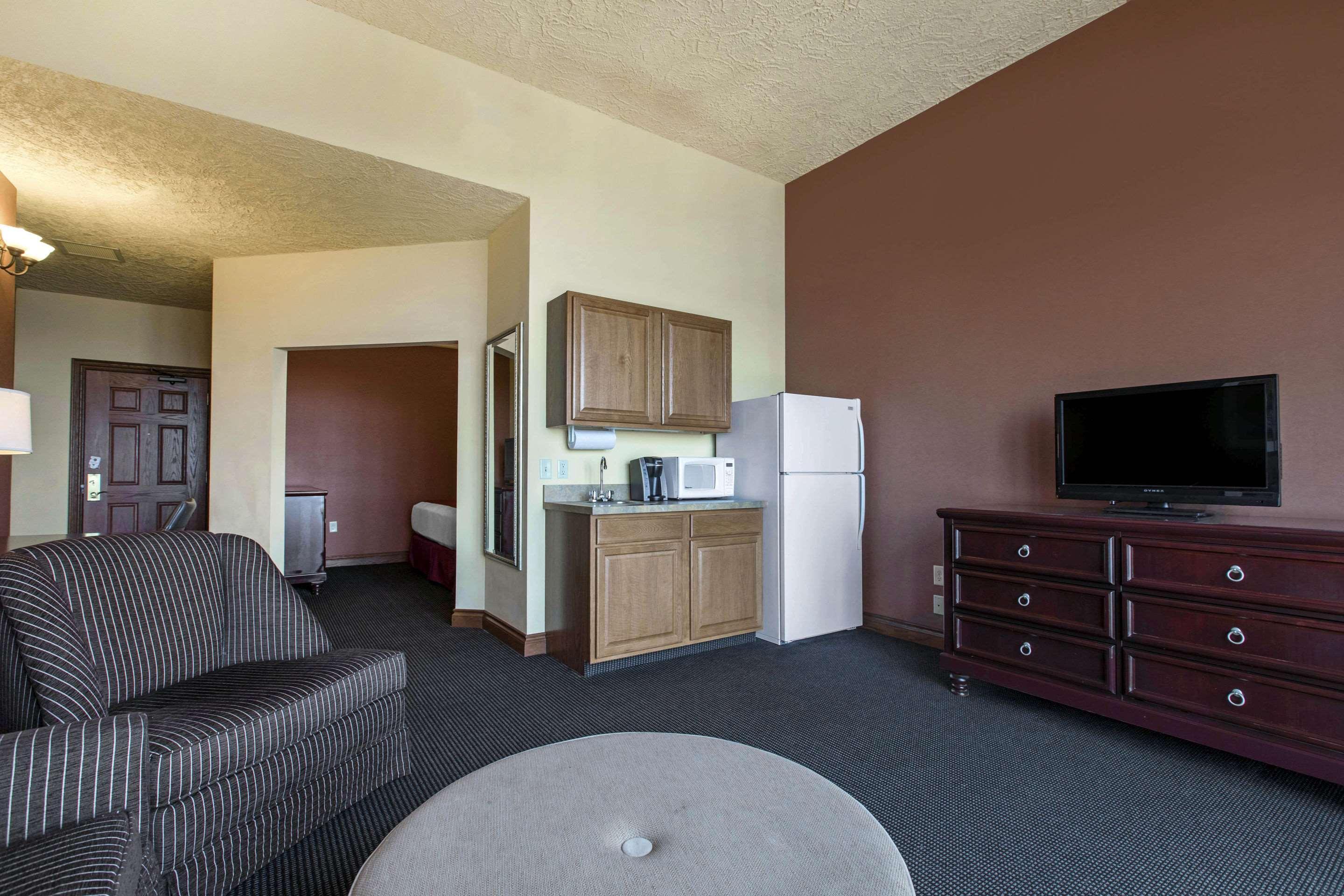 Shoreline Inn & Conference Center, Ascend Hotel Collection Muskegon Bagian luar foto