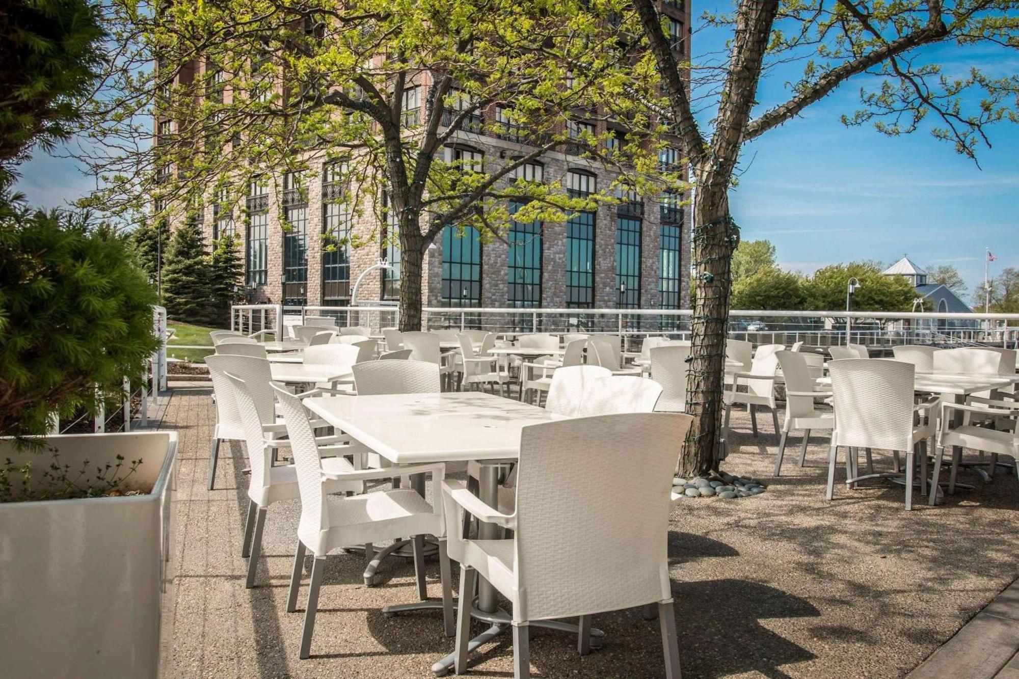 Shoreline Inn & Conference Center, Ascend Hotel Collection Muskegon Bagian luar foto
