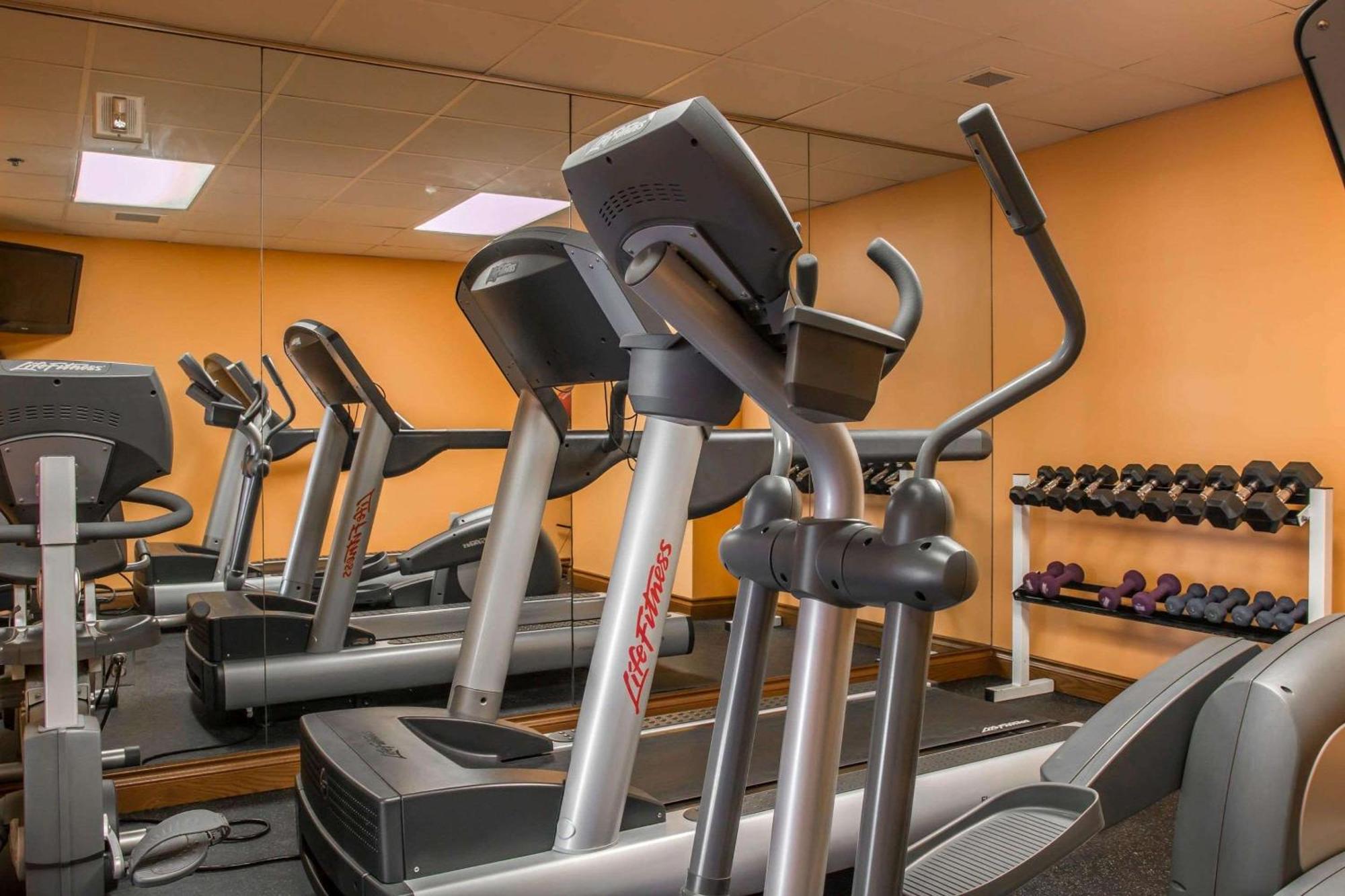 Shoreline Inn & Conference Center, Ascend Hotel Collection Muskegon Bagian luar foto