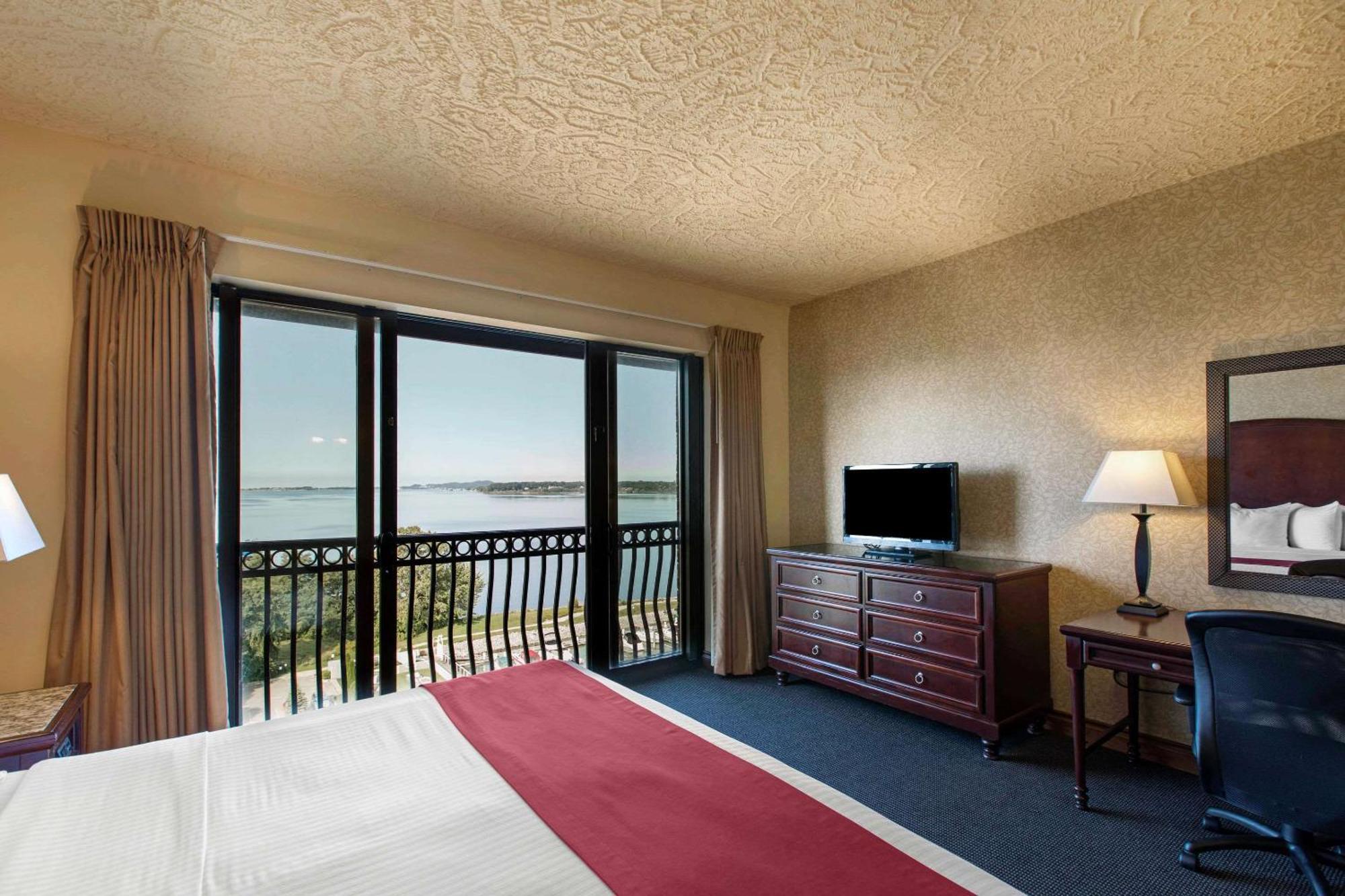 Shoreline Inn & Conference Center, Ascend Hotel Collection Muskegon Bagian luar foto