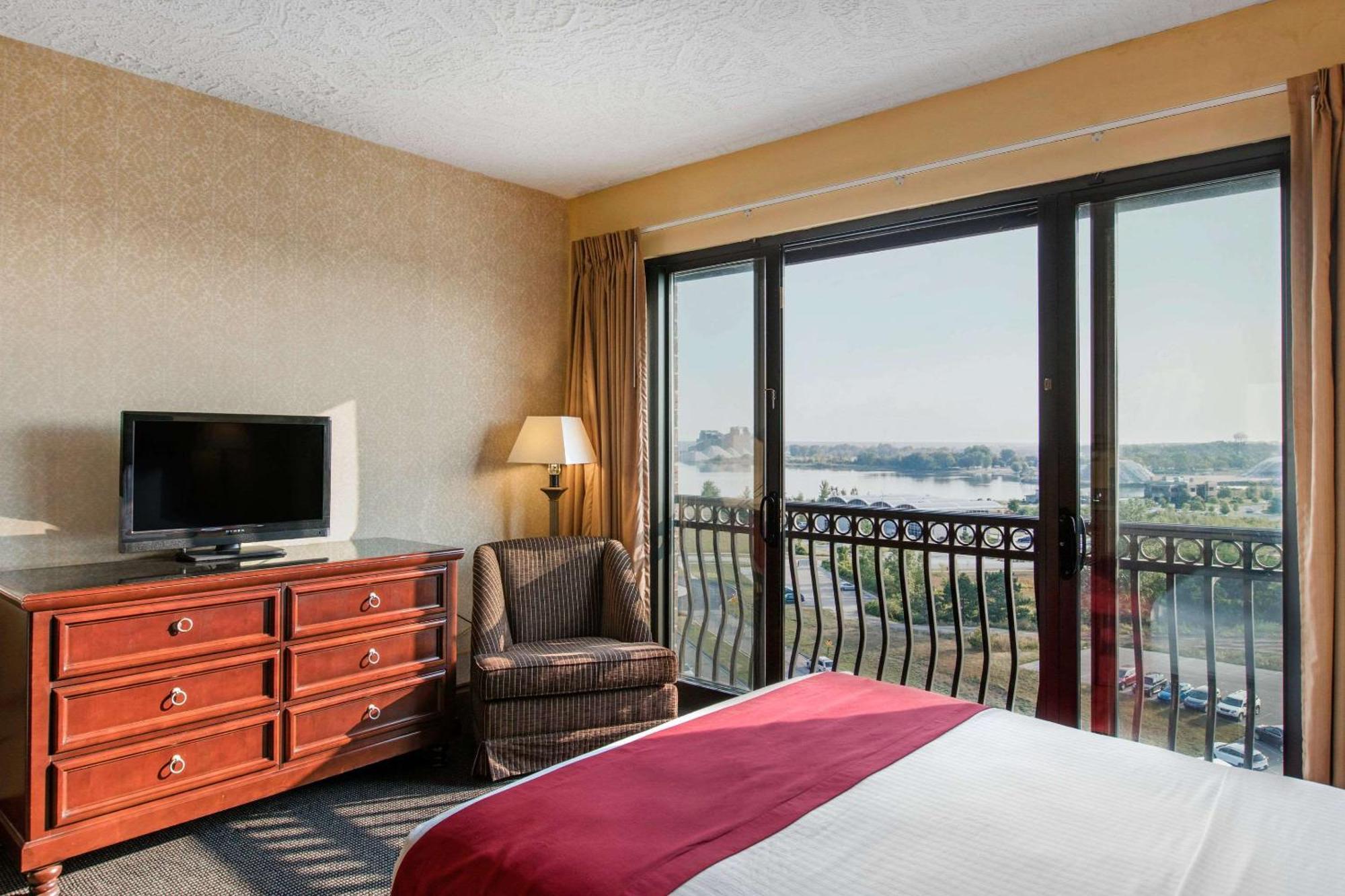Shoreline Inn & Conference Center, Ascend Hotel Collection Muskegon Bagian luar foto