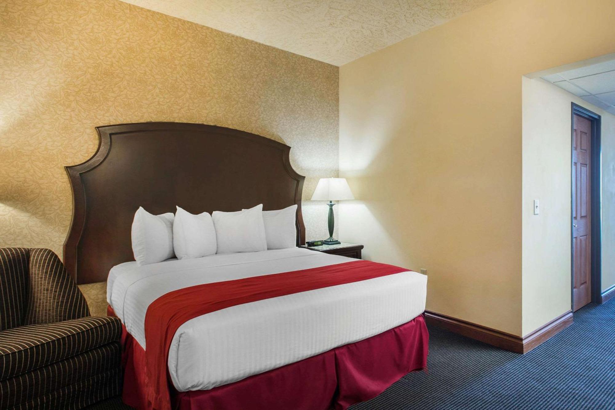 Shoreline Inn & Conference Center, Ascend Hotel Collection Muskegon Bagian luar foto
