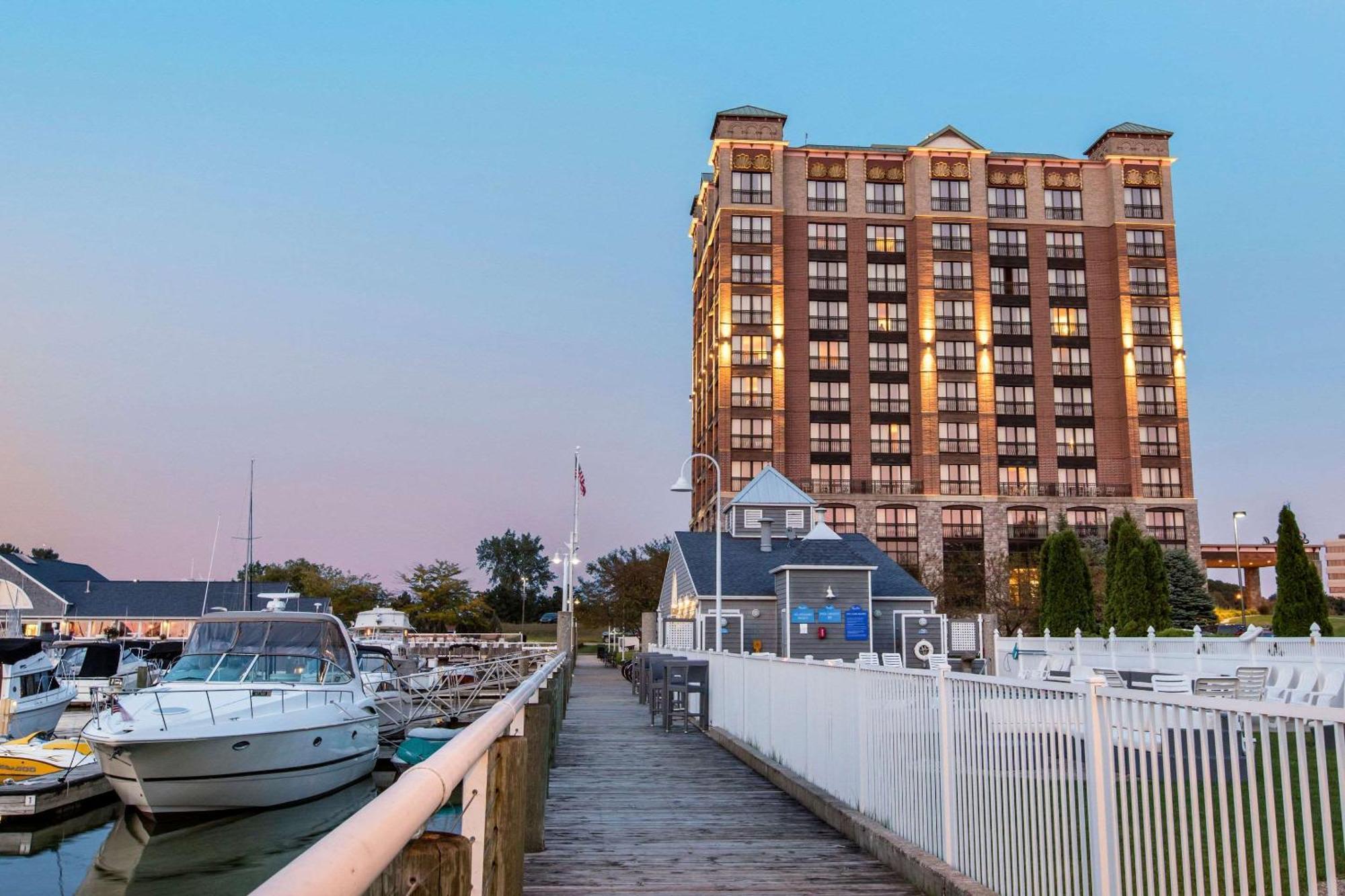 Shoreline Inn & Conference Center, Ascend Hotel Collection Muskegon Bagian luar foto