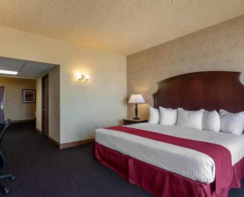 Shoreline Inn & Conference Center, Ascend Hotel Collection Muskegon Bagian luar foto